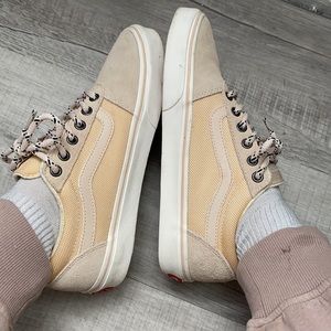 Women’s Vans 🤍